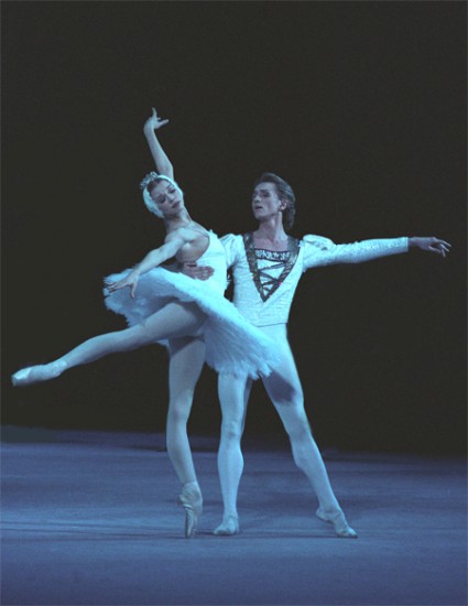 Лебединое озеро, балет в двух действиях, либретто Ю. Григоровича